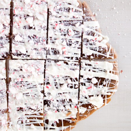 Gingerbread Flatbread with White Chocolate and Peppermint | simplerootswellness.com