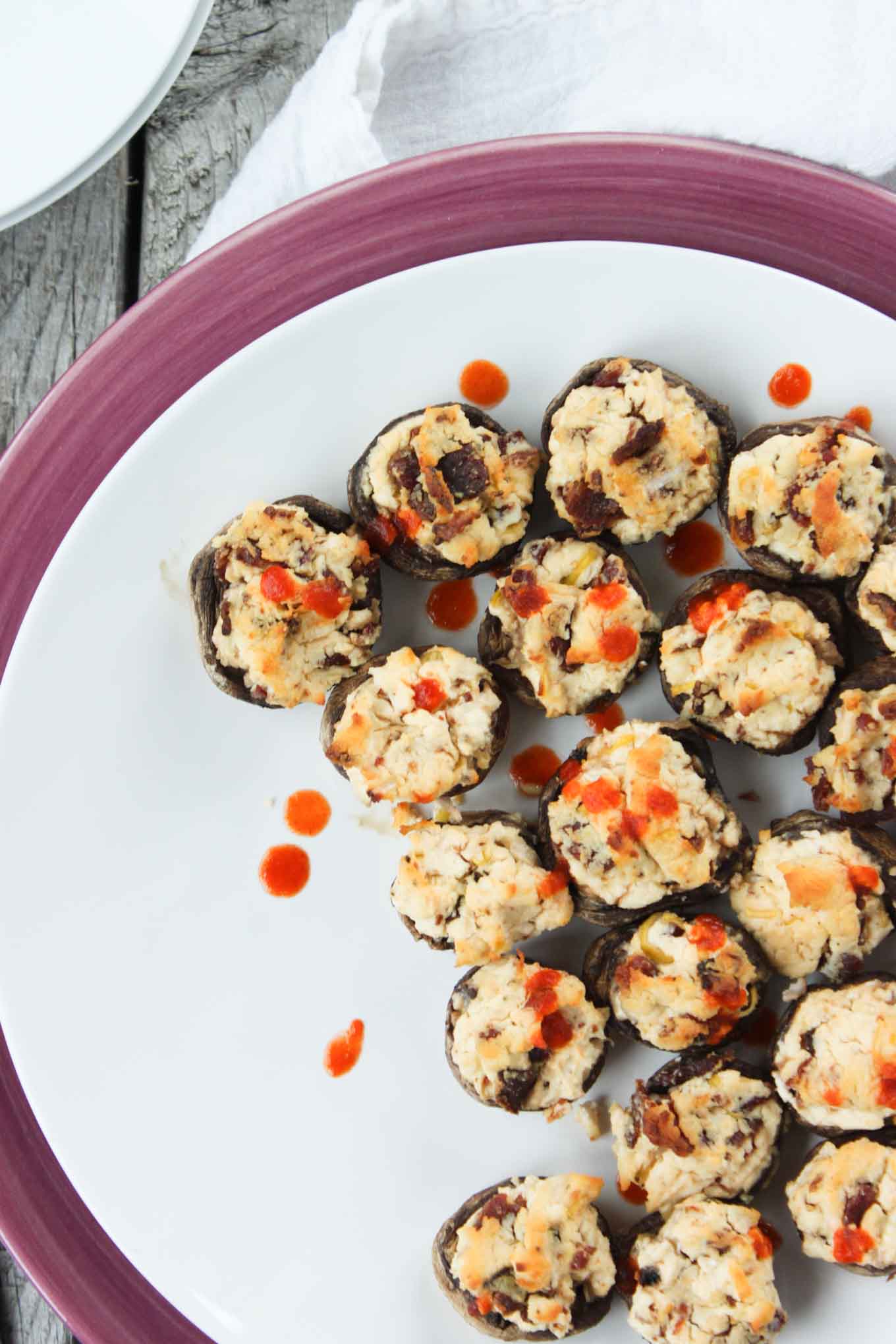 'Cheesy' Sriracha and Bacon Stuffed Mushrooms | simplerootswellness.com