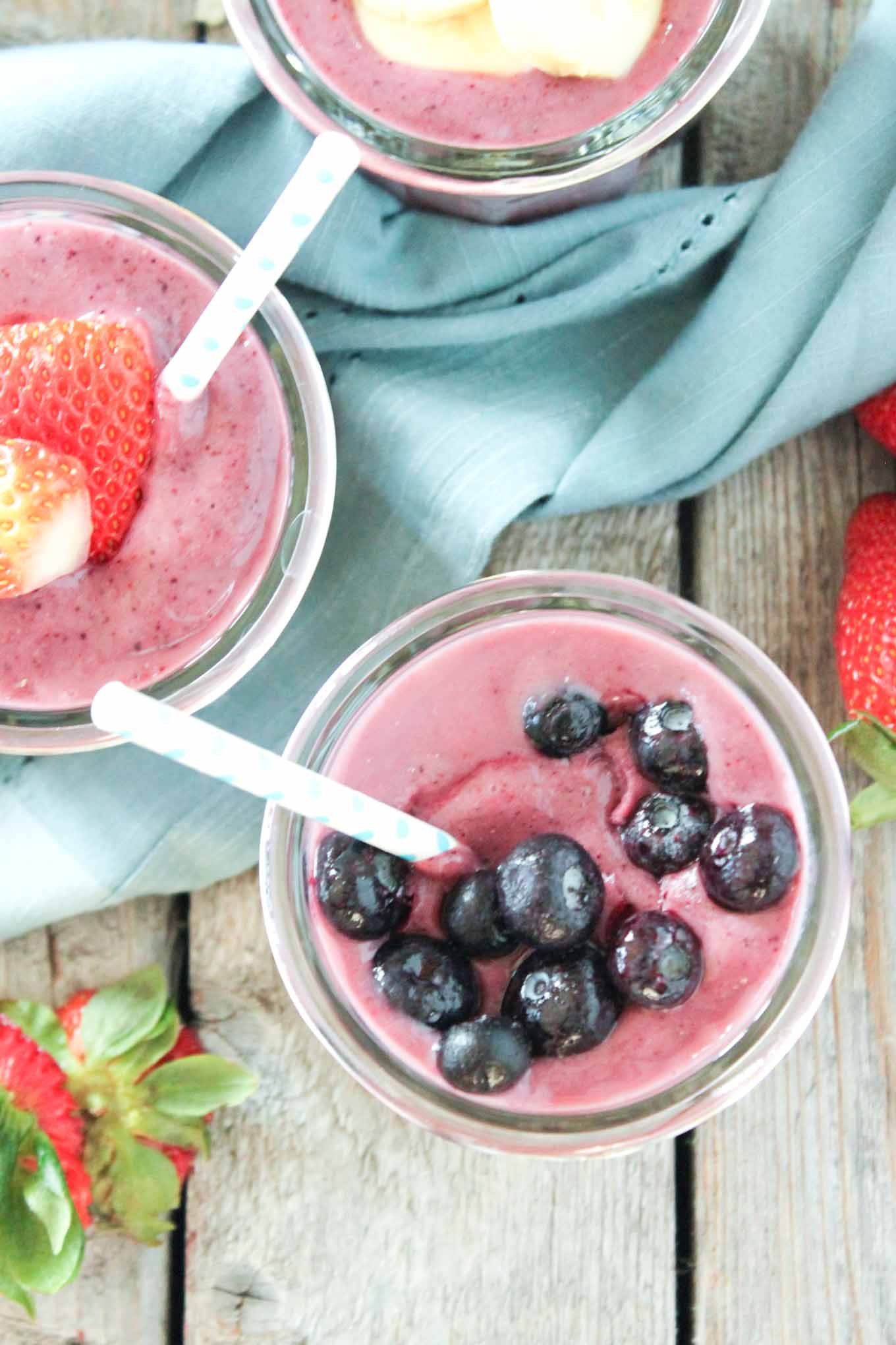 Berry and Cauliflower Smoothie | simplerootswellness.com