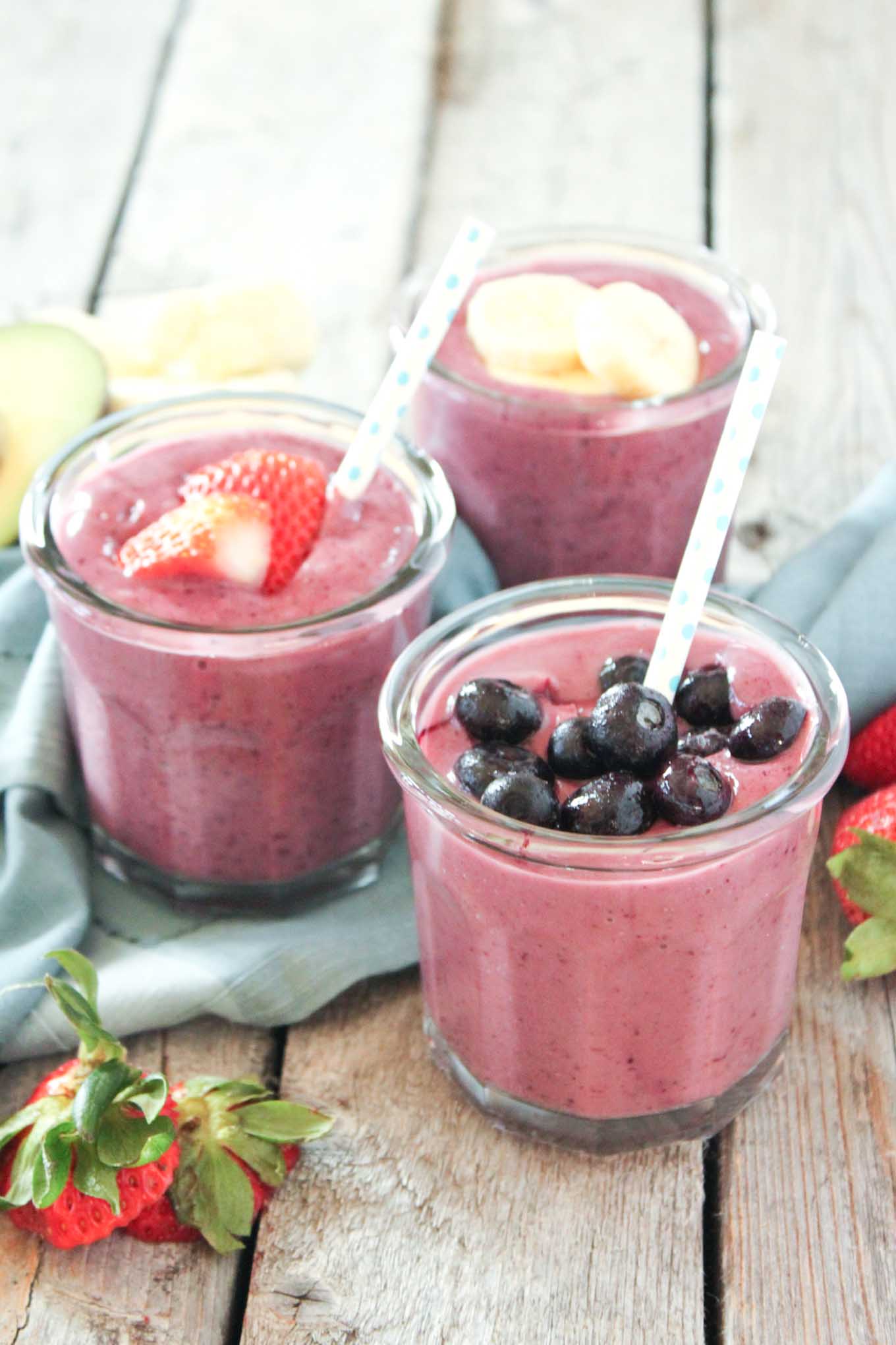 Berry and Cauliflower Smoothie | simplerootswellness.com