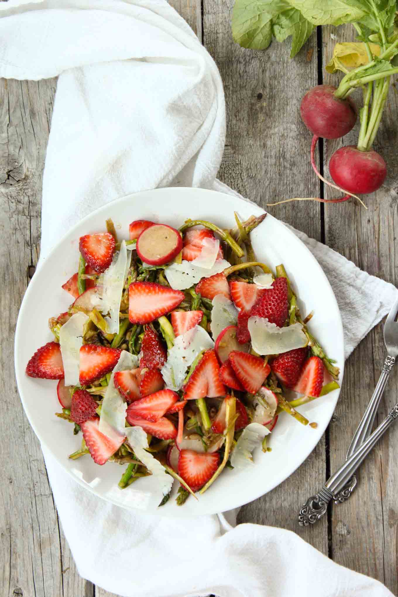 shaved-asparagus-strawberry-salad-1