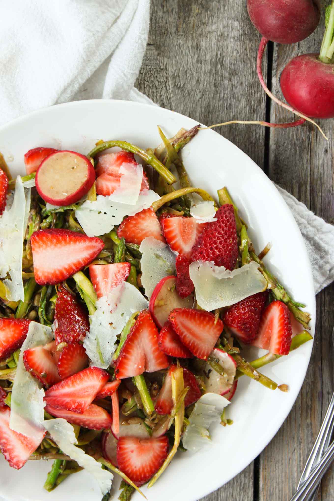 shaved-asparagus-strawberry-salad-3