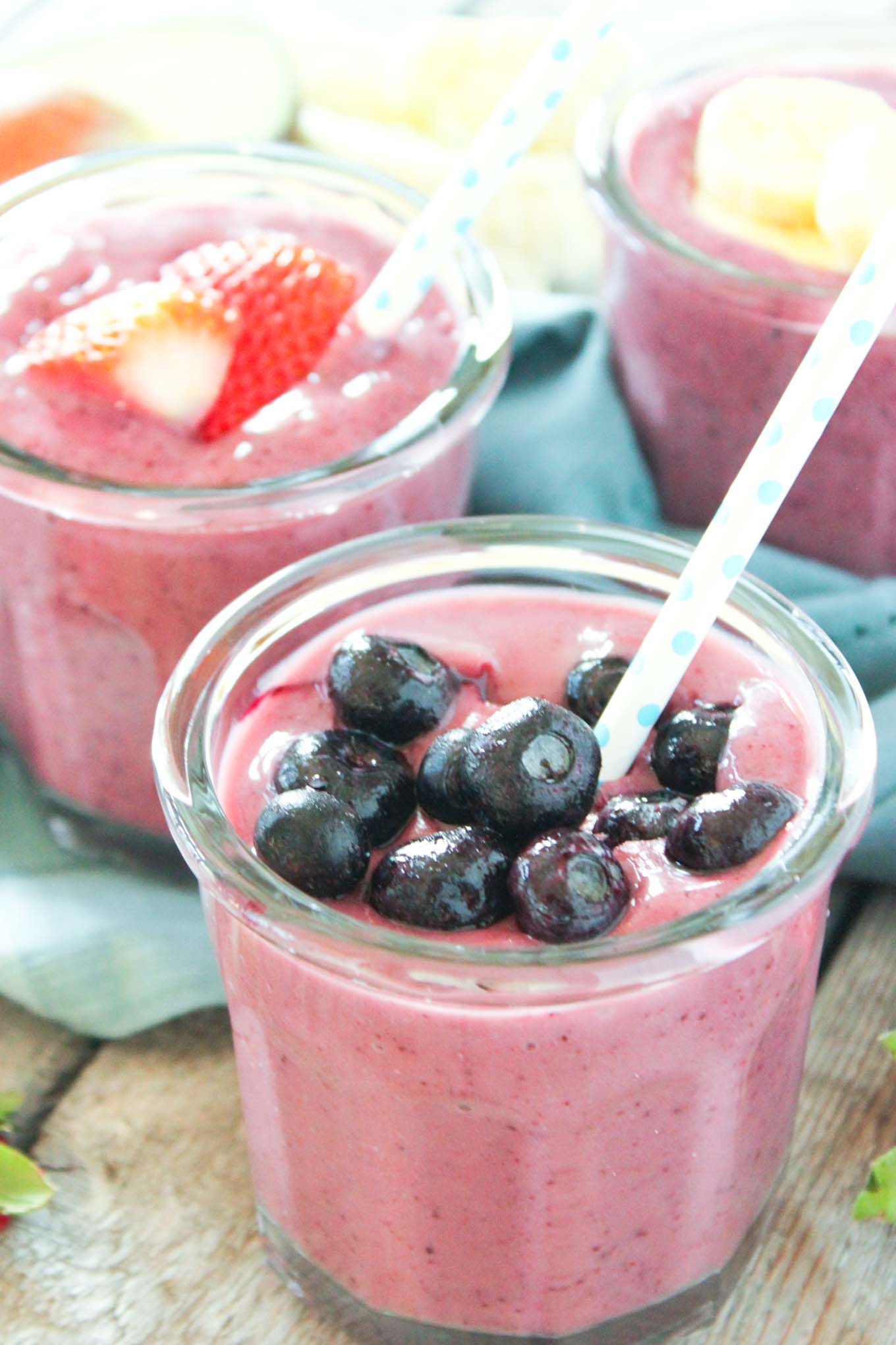 Berry and Cauliflower Smoothie | simplerootswellness.com